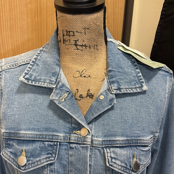 NWT H&M light blue jean jacket. All functional pockets and button cuffs. Medium. - Picture 4 of 16